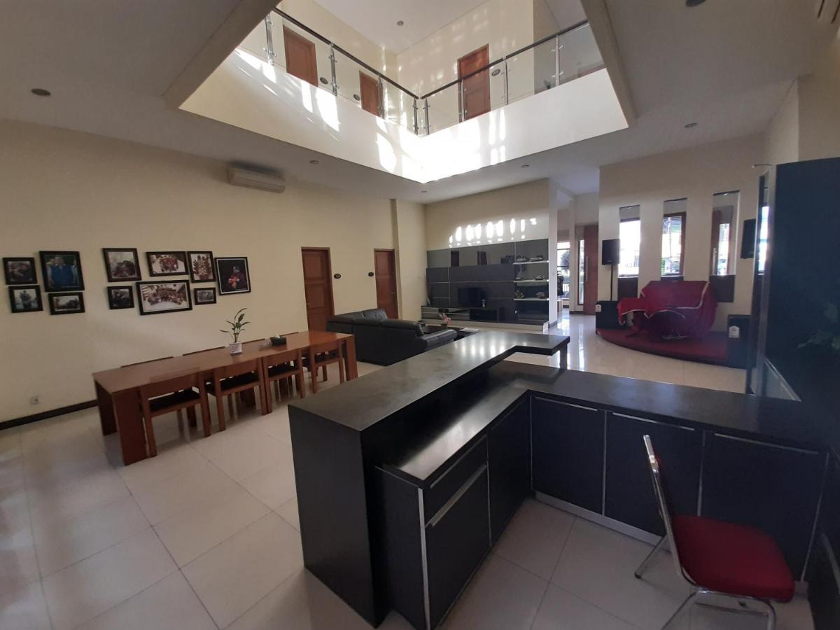 Alloro Guesthouse Pacitan Ngoại thất bức ảnh