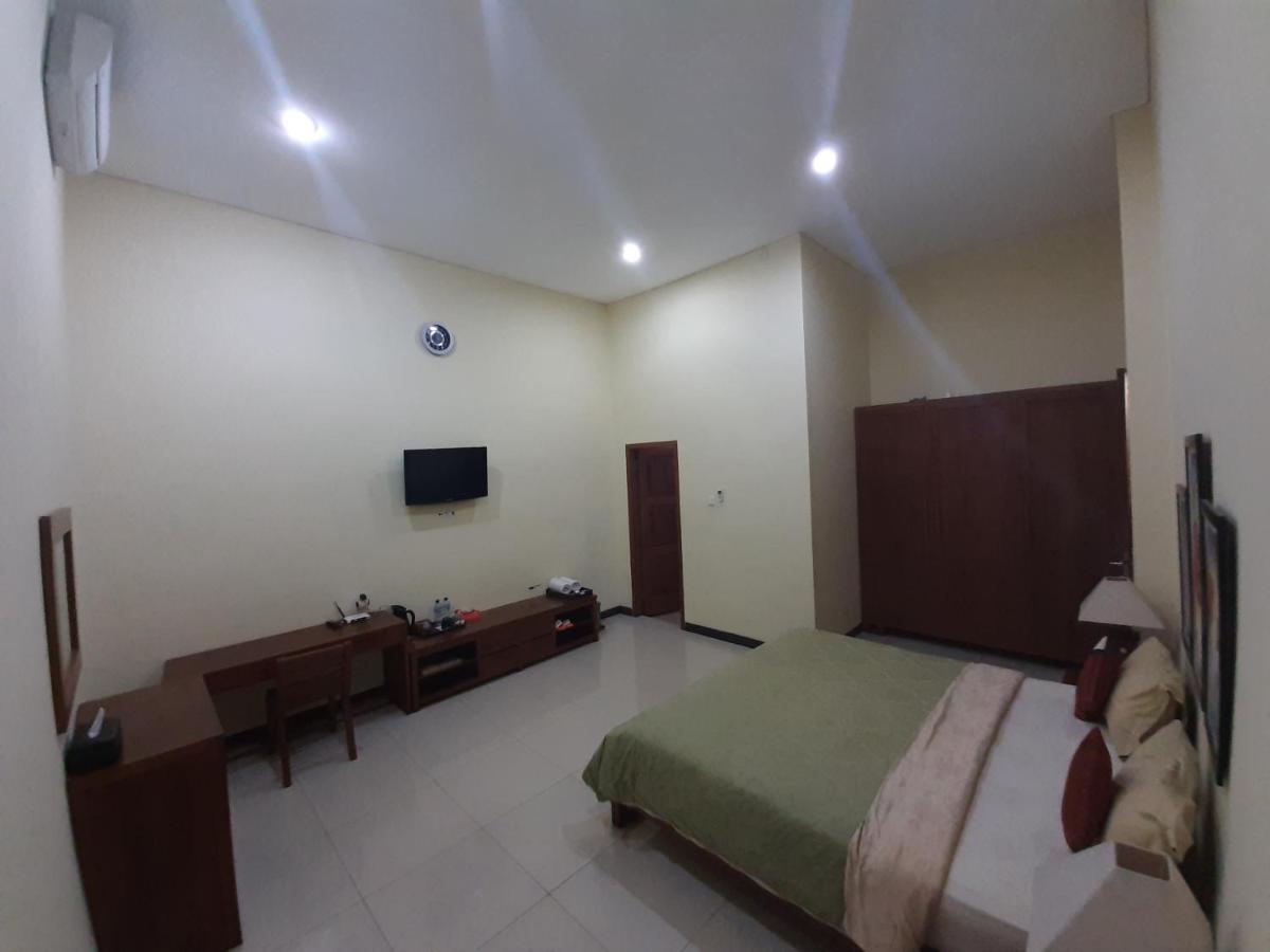 Alloro Guesthouse Pacitan Ngoại thất bức ảnh