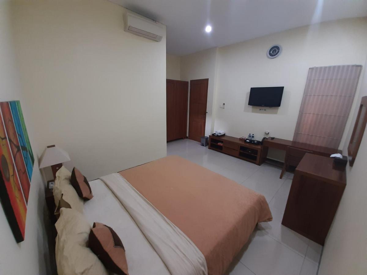 Alloro Guesthouse Pacitan Ngoại thất bức ảnh