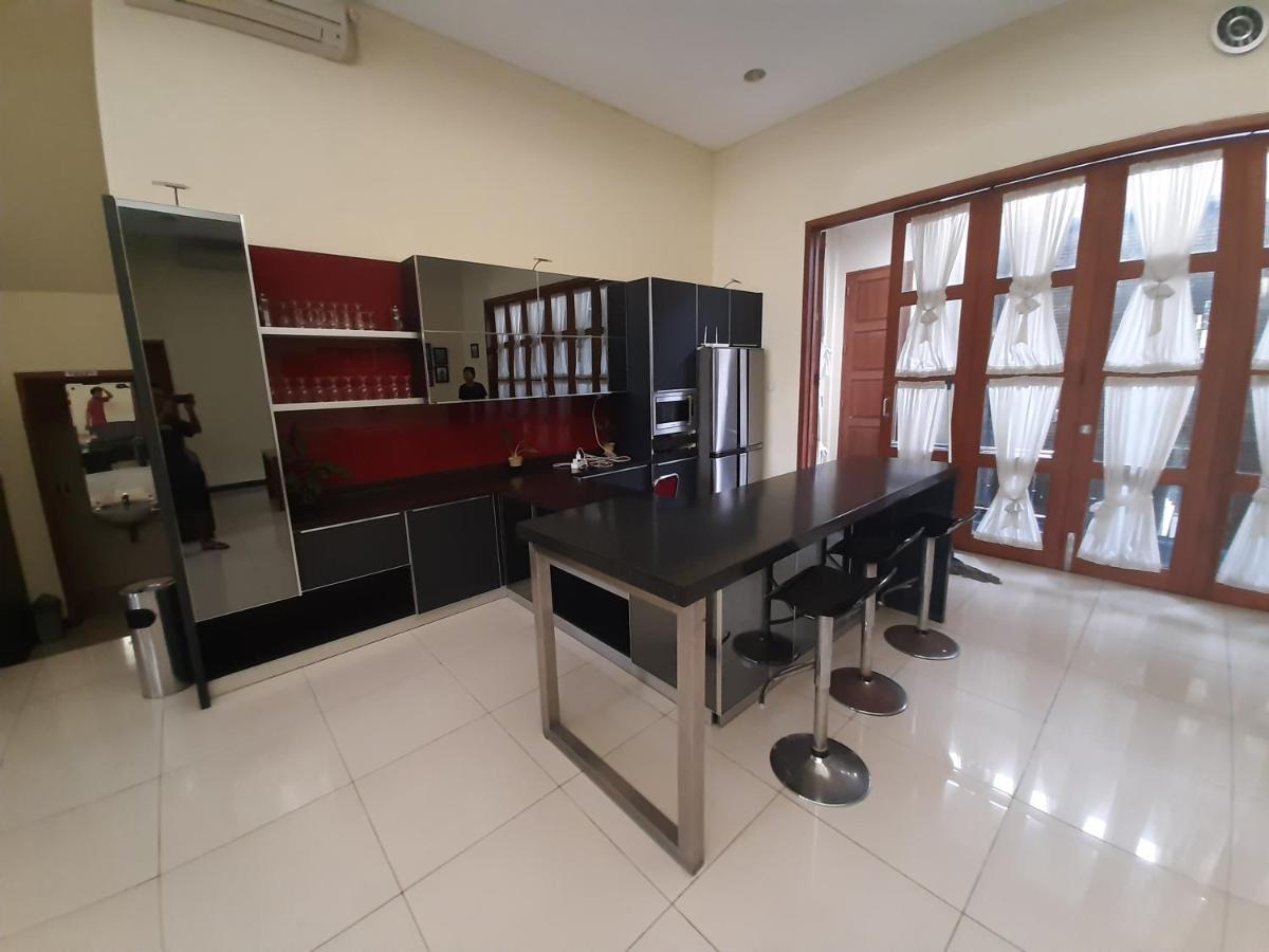 Alloro Guesthouse Pacitan Ngoại thất bức ảnh