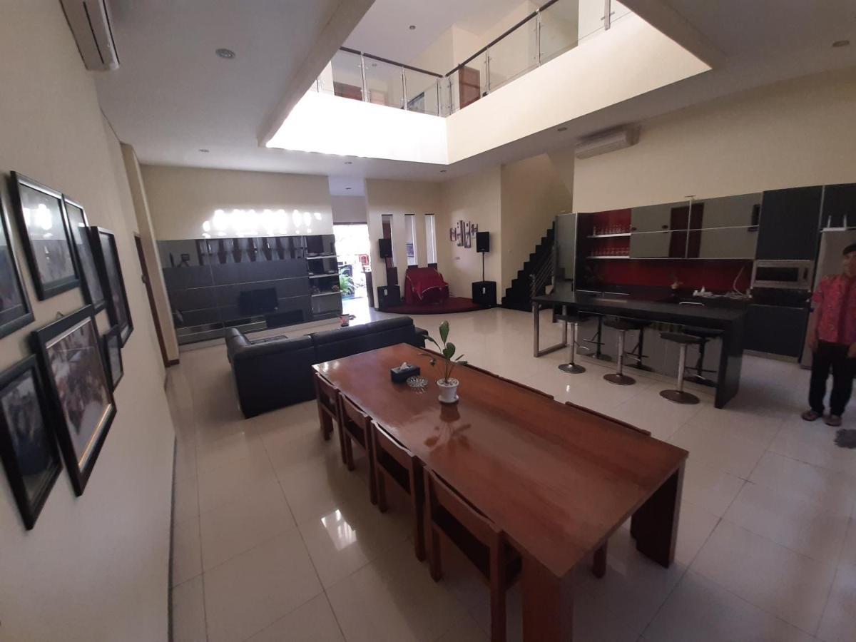 Alloro Guesthouse Pacitan Ngoại thất bức ảnh