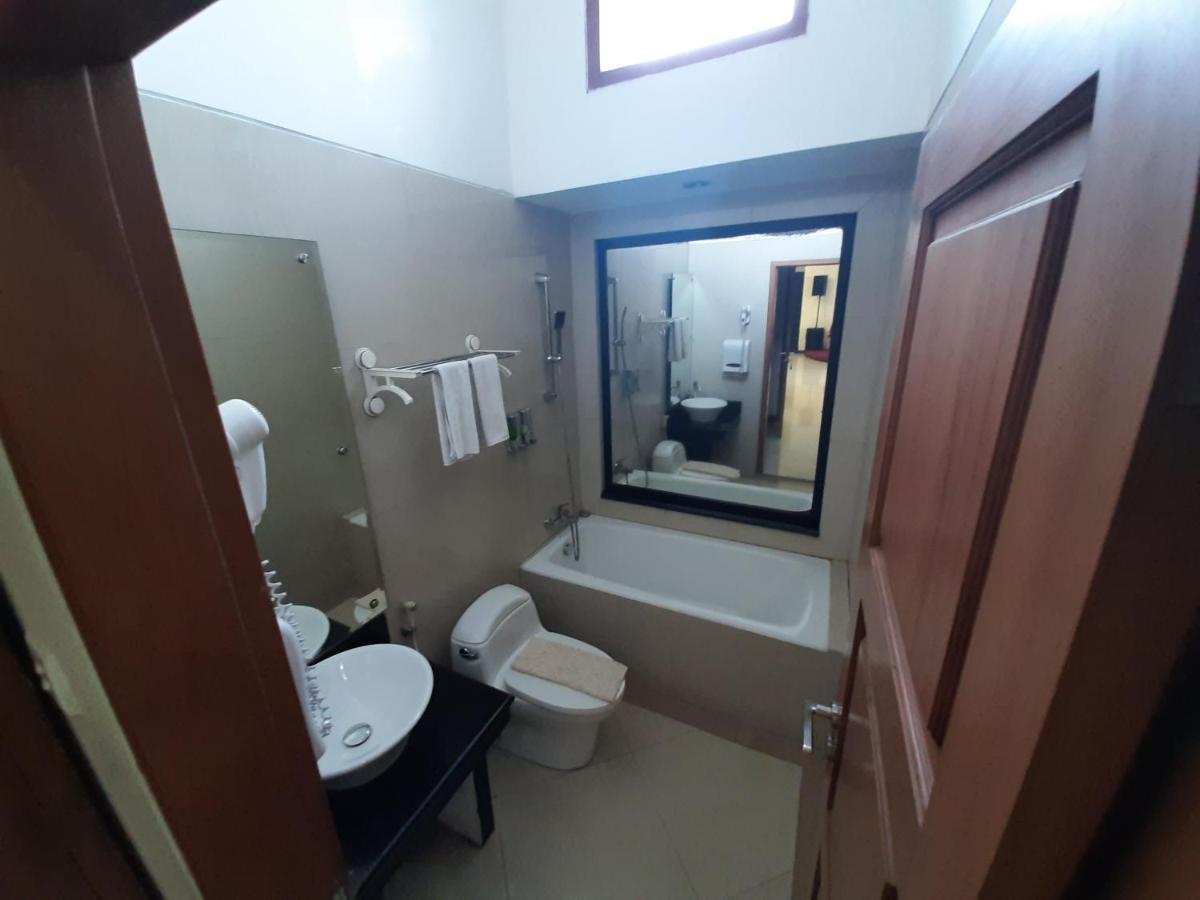 Alloro Guesthouse Pacitan Ngoại thất bức ảnh