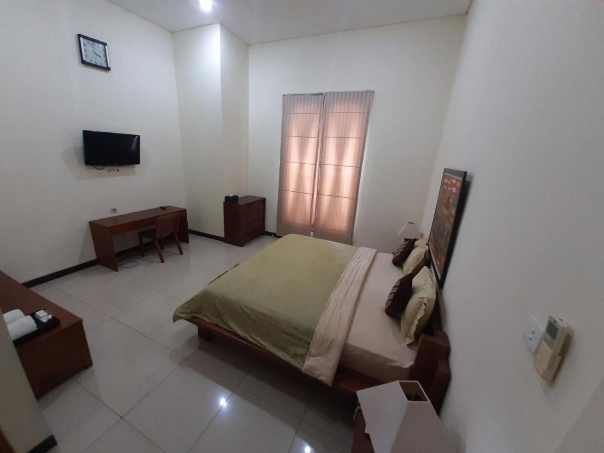 Alloro Guesthouse Pacitan Ngoại thất bức ảnh