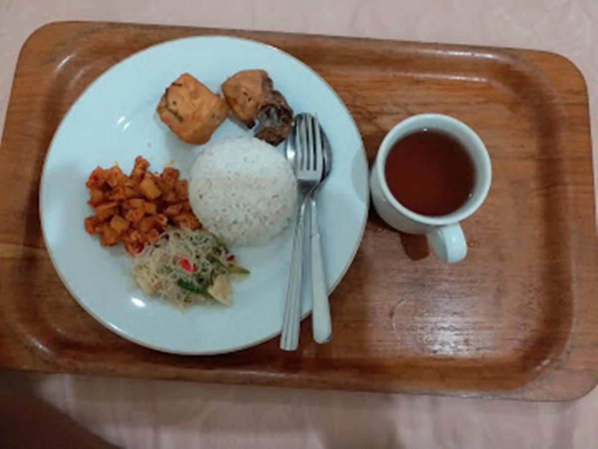 Alloro Guesthouse Pacitan Ngoại thất bức ảnh